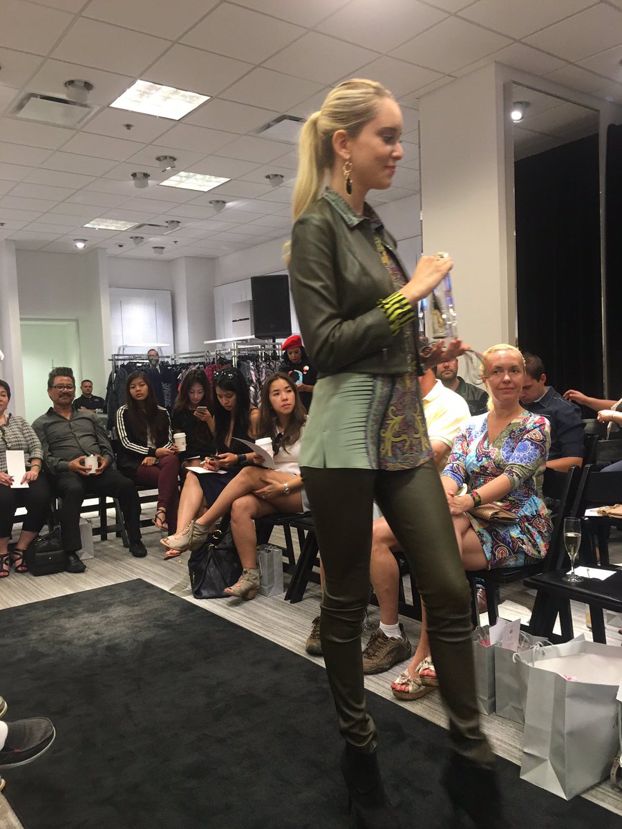 LatinasGoRed's tweet photo. @neimanmarcus #instaglamhouston #nmprojectbeauty https://t.co/WF0p2TUHBa