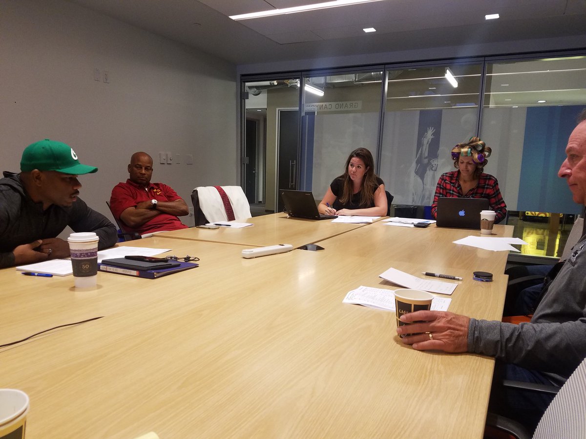 Pac12Network's tweet image. Talking #GapIntegrity, #Communication + @AdamsonAshley's rollers in the production meeting.

Pregame show = 10 PT.