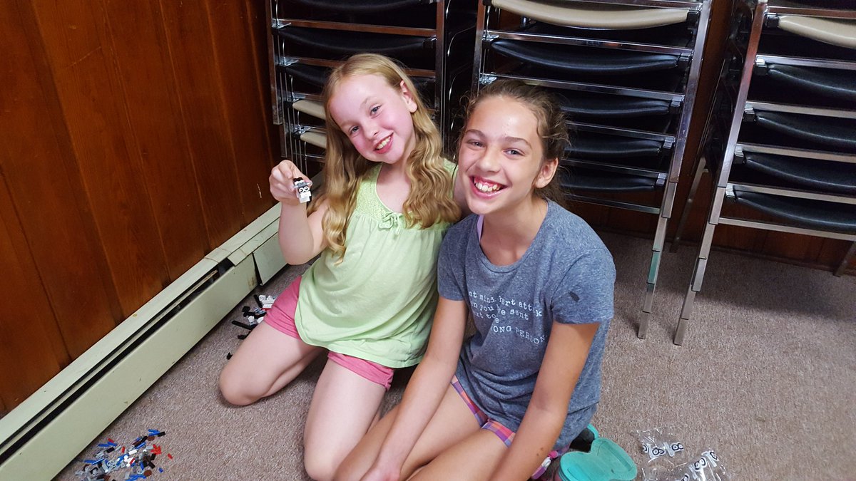FLL18806's tweet photo. Building Day! #annimalallies #flltweets #acadiarobotics https://t.co/3ty31c0Ce8