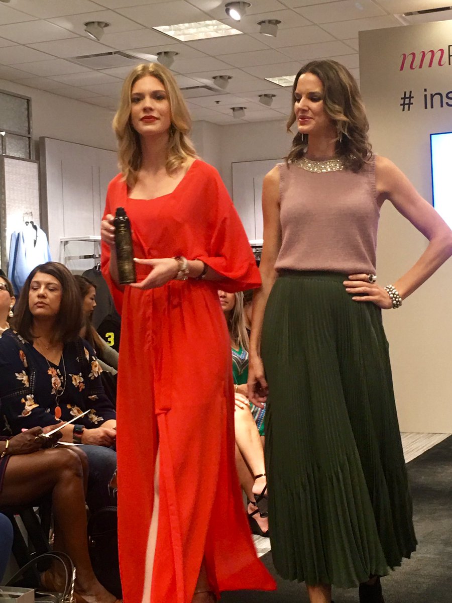 LatinasGoRed's tweet photo. #OribeObsessed @neimanmarcus #instaglamhouston #nmProjectBeauty https://t.co/LV0dSy1QyK