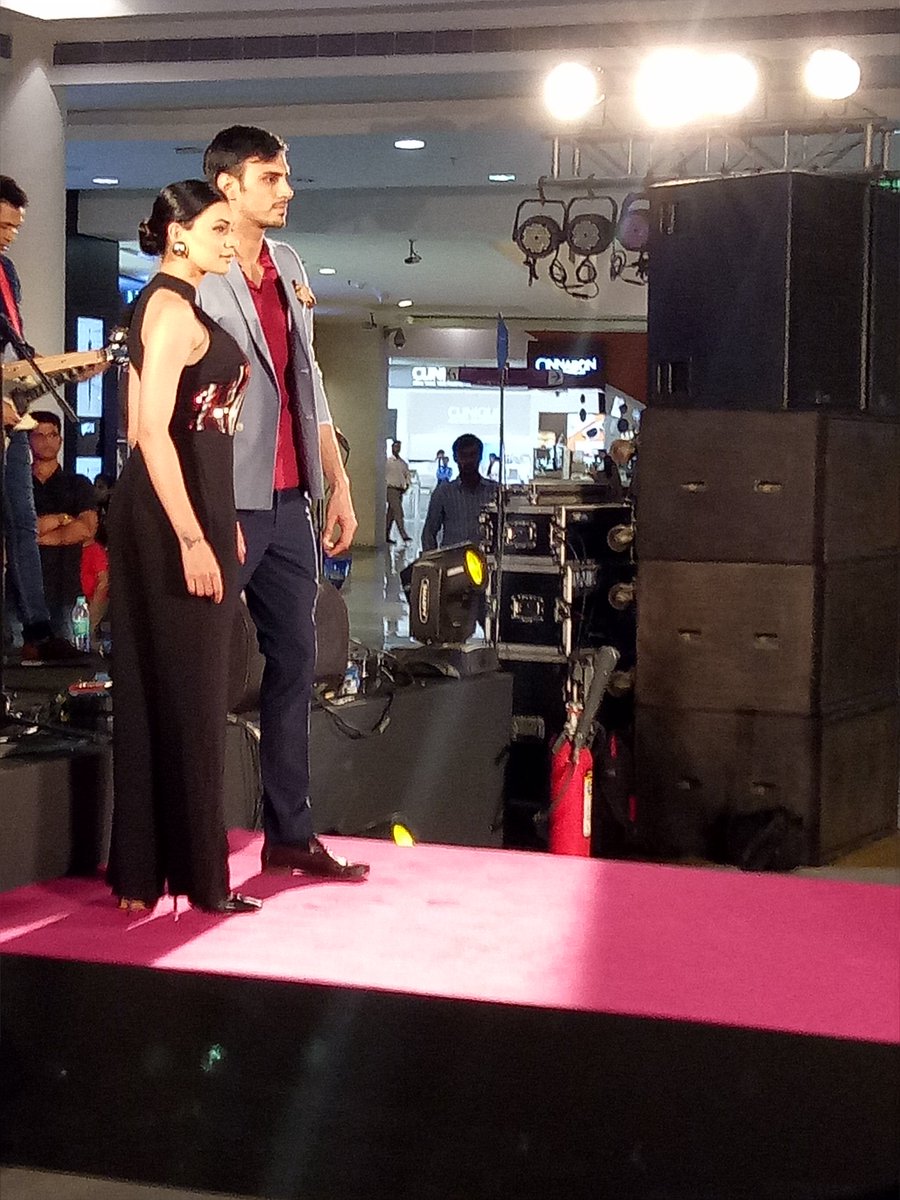 SassyShifSays's tweet photo. Fun yet sophisticated looks adding a glam factor at @SplashInd #SplashAW2016 Collectn #StyleToStardom @RCityMall https://t.co/E3mVglHRDJ