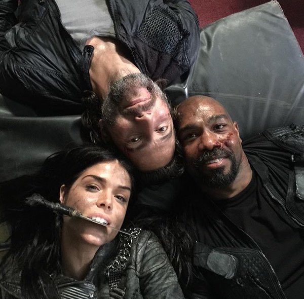BehindthSceneFR's tweet photo. Dans les coulisses de la série The 100 https://t.co/3HMXY8zsql