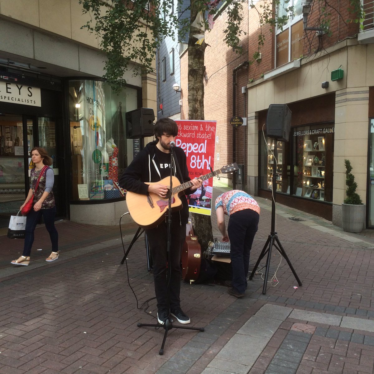RepealThe8thLMK's tweet photo. @RepealThe8thLMK More photos from today's Repeal Day of Action in Lmk #repealthe8th #womencantwait #freesafelegal https://t.co/PwjyTPZCPw