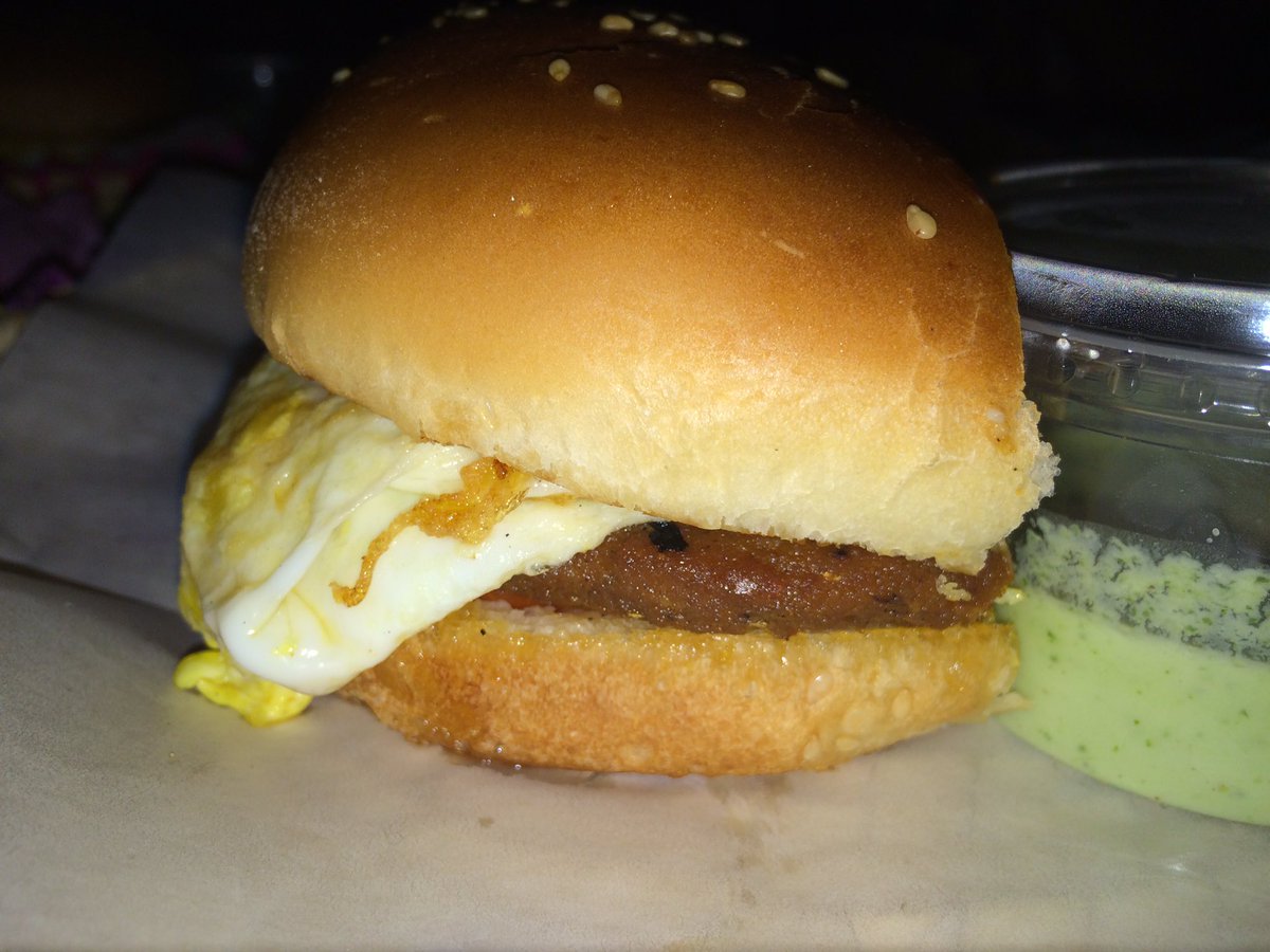 ahmed_razaaaaa's tweet photo. Apna Bun Kabab! 😋
#ApnaAdda #ApnaAddaLaunch https://t.co/KhGV1hqiTX