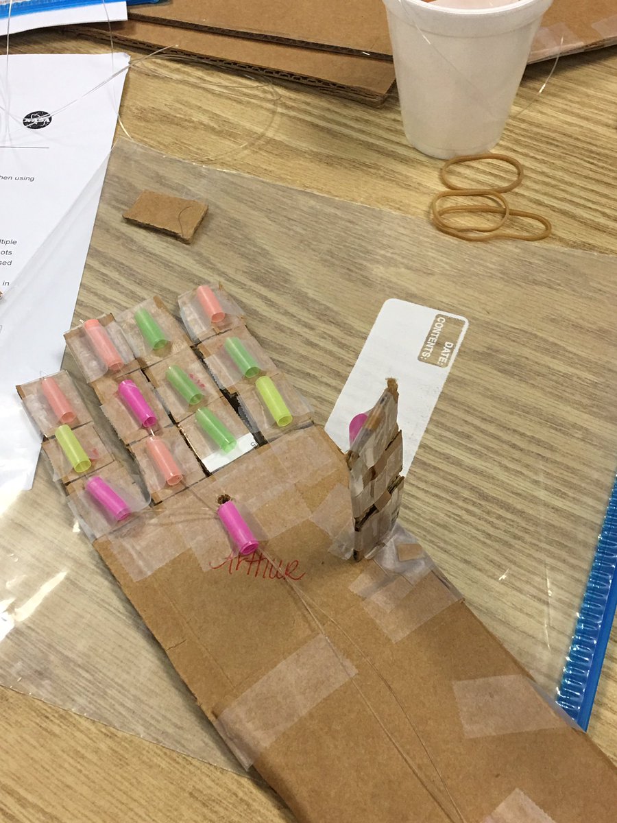 QueenBee_334's tweet photo. Building a hand!!!! #STEM #NASACONFERENCE https://t.co/jKRE0uvkUx
