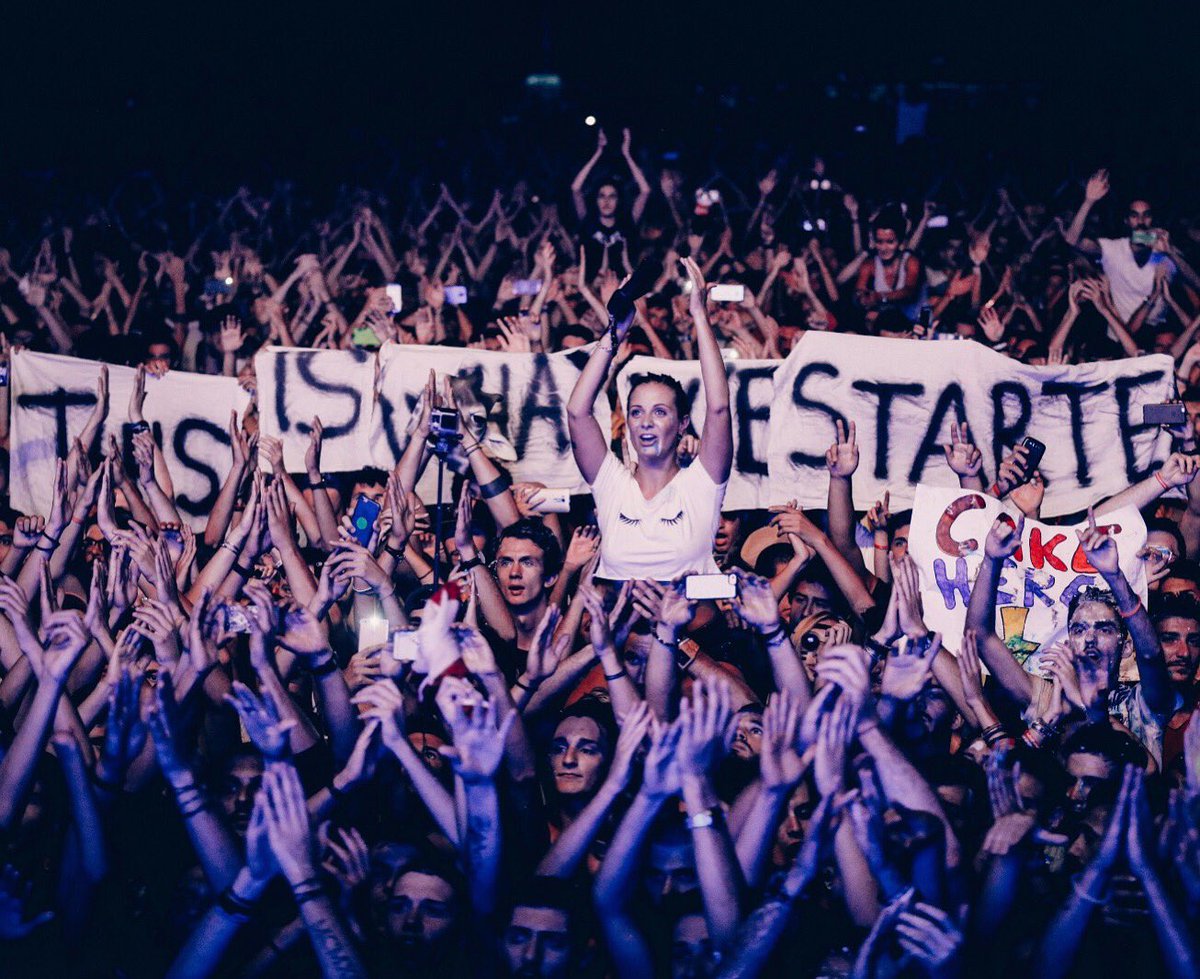 Italian fans coming together for #WhatWeStarted. Grazie Mille!!! https://t.co/0robL6tMZd