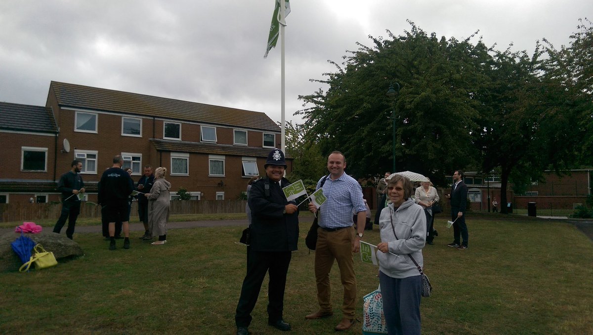 <a href="/coyleneil/">Neil Coyle</a> and PC lulu of @MPSWalworth celebrate <a href="/PasleyPark/">Pasley Park</a> green flag glory