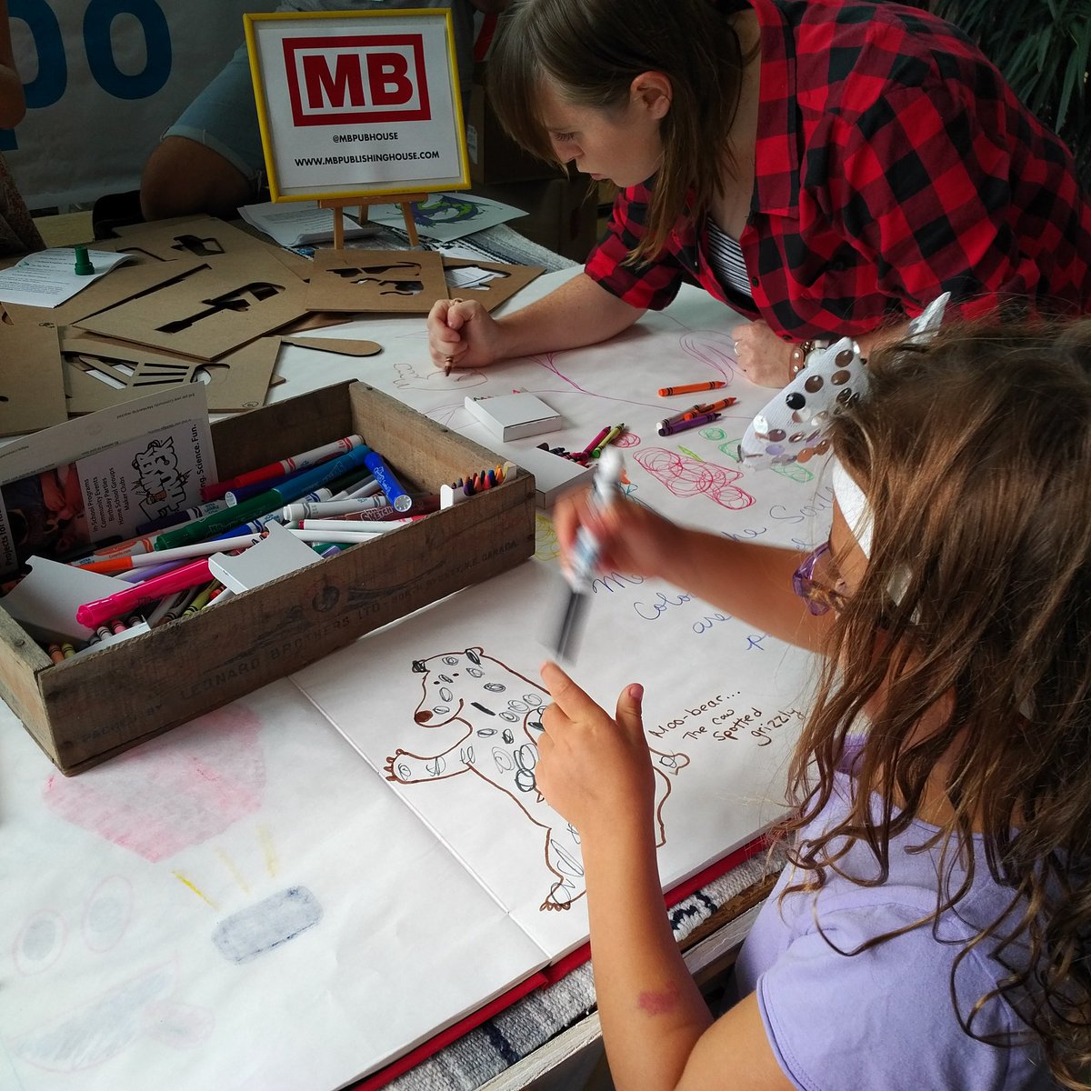 mrszingjr's tweet image. Moo-bear the cow spotted grizzly makes her debut @mbpubhouse #thebigbook @MakerExpo