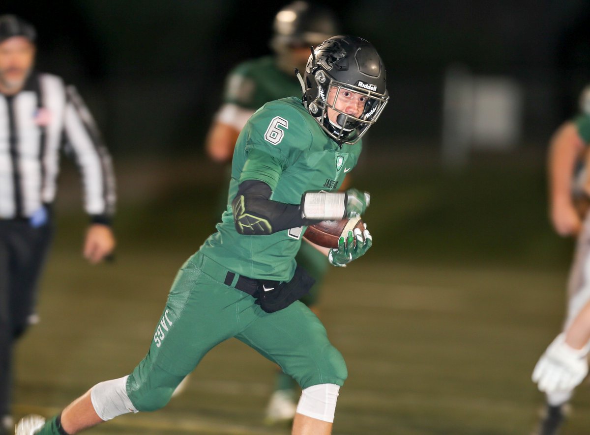CHSAA's tweet image. Photos: D’Evelyn stages fourth quarter comeback to top Green Mountain: bit.ly/2cf1Qta #copreps