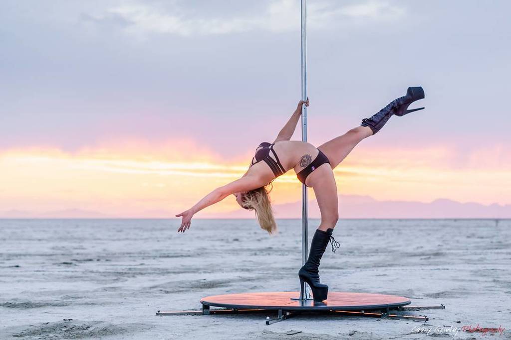 caseygrimley's tweet photo. Hell ya, it's the weekend!
Dancer: @hailtheheathen
#polefit #poledancer #poledancersofig #dewpointpole #xpole #pol… https://t.co/HsKsddnDrW