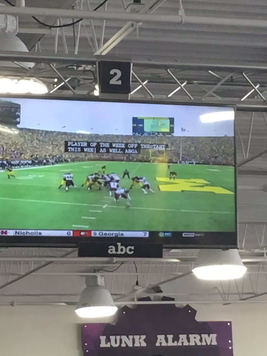 Meesha1188's tweet photo. Now that's a nice view 😀🏈🏈. #MichiganFootball #inthebighouse https://t.co/wfcu4IJtEP