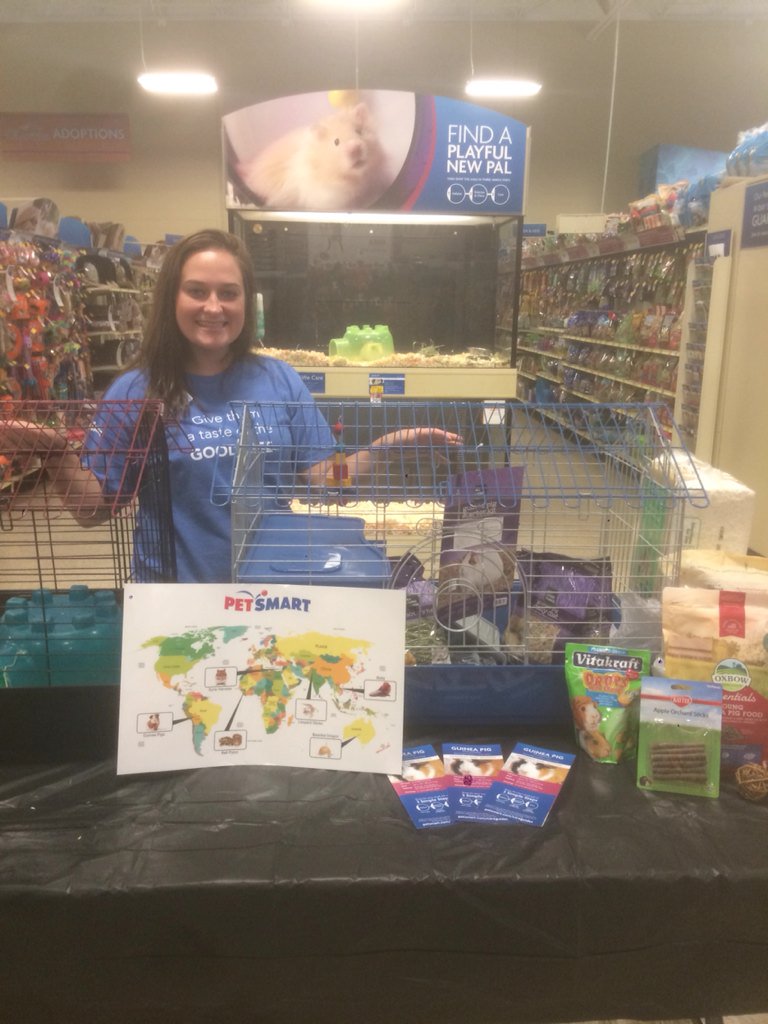 staph_anie's tweet photo. Come meet the pets with Julie! #petsmartevents https://t.co/pX4XCHlWTQ