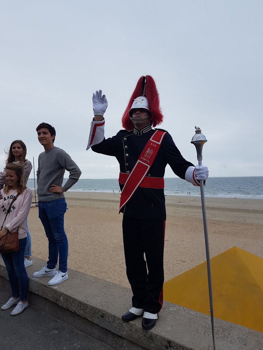 Zand, zee en...... regen <a href="/KTK_Kampen/">Kamper Trompetter Korps</a> in La Baule