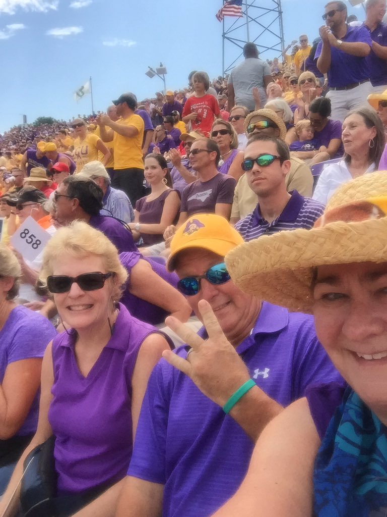 SuggsMalissa's tweet photo. #ecugameday Go Pirates! https://t.co/CsdsaPbWII