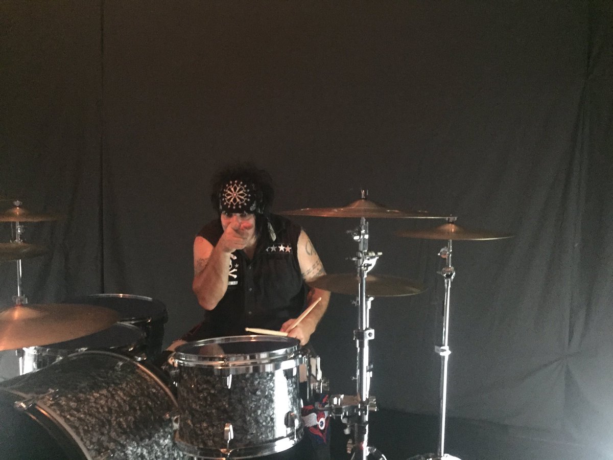 Todd_Zila's tweet photo. Vid Shoot #loveinvein https://t.co/MnZF2oUSGU