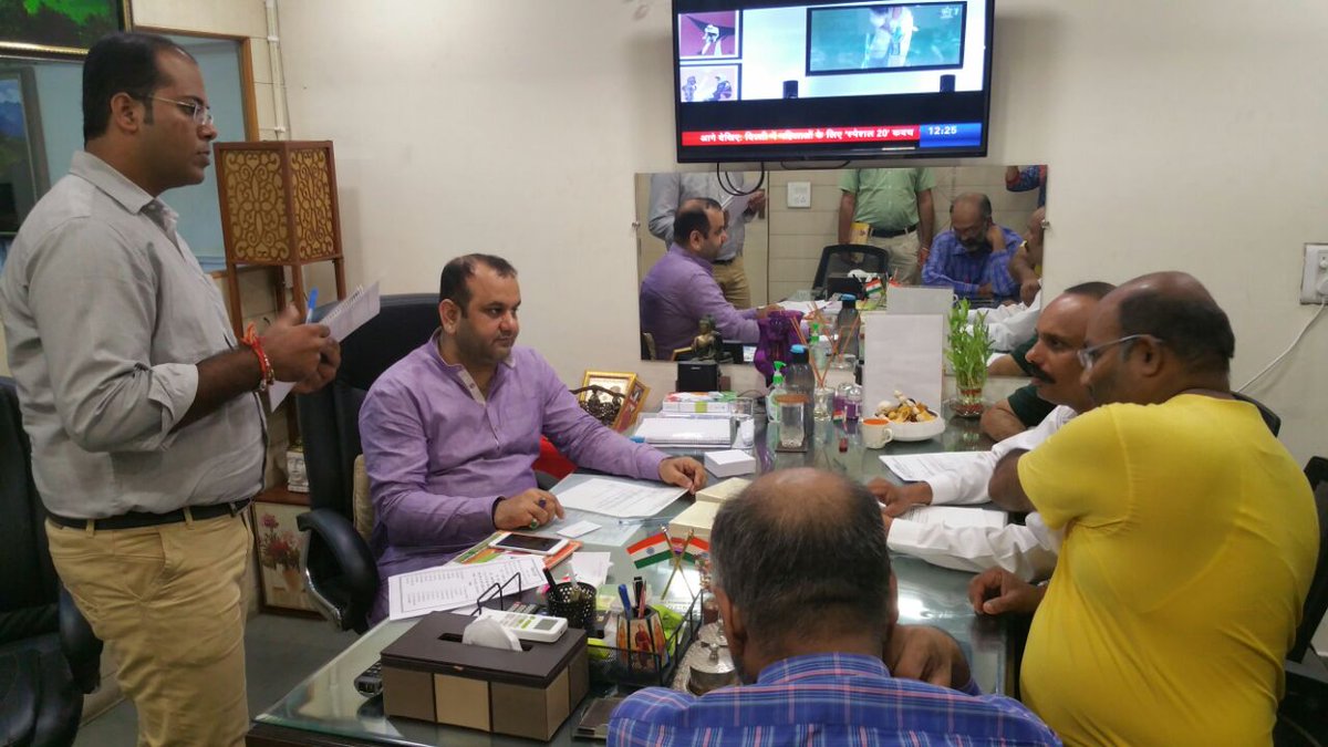OfficeMGirri's tweet photo. #AlwaysWithPeople Shri @MaheishGirri listening to issues of people at Janta Durbar in his office today. https://t.co/1aYurzL1FY