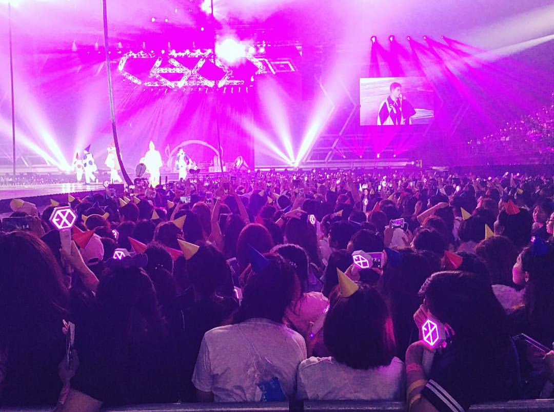 exothfan_union's tweet photo. คุณชิมแจวอน ไดเรคเตอร์คอน EXO อัพเดตIG เกี่ยวกับโปรเจกต์2 ในคอน #EXOrDIUMinBKK วันนี้ด้วยค่ะ https://t.co/0EA92ZPytd https://t.co/1zoxq906ON