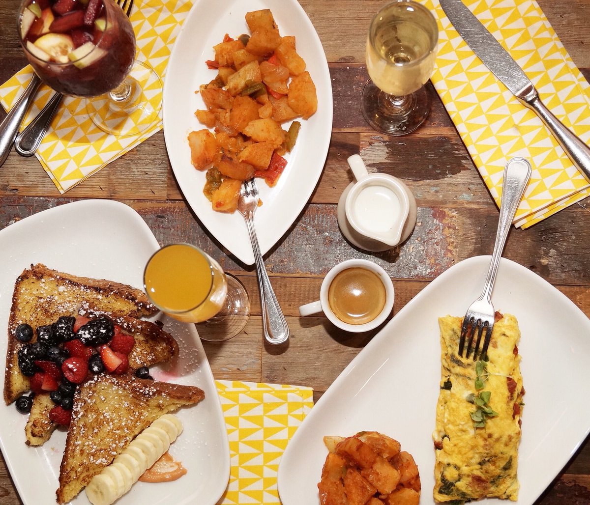 Cubanyc's tweet photo. No plans for today? Come join us for a delicious Cuban Brunch and unlimited cocktails #mimosas #sangria #tecubano https://t.co/dE35JGMJNy