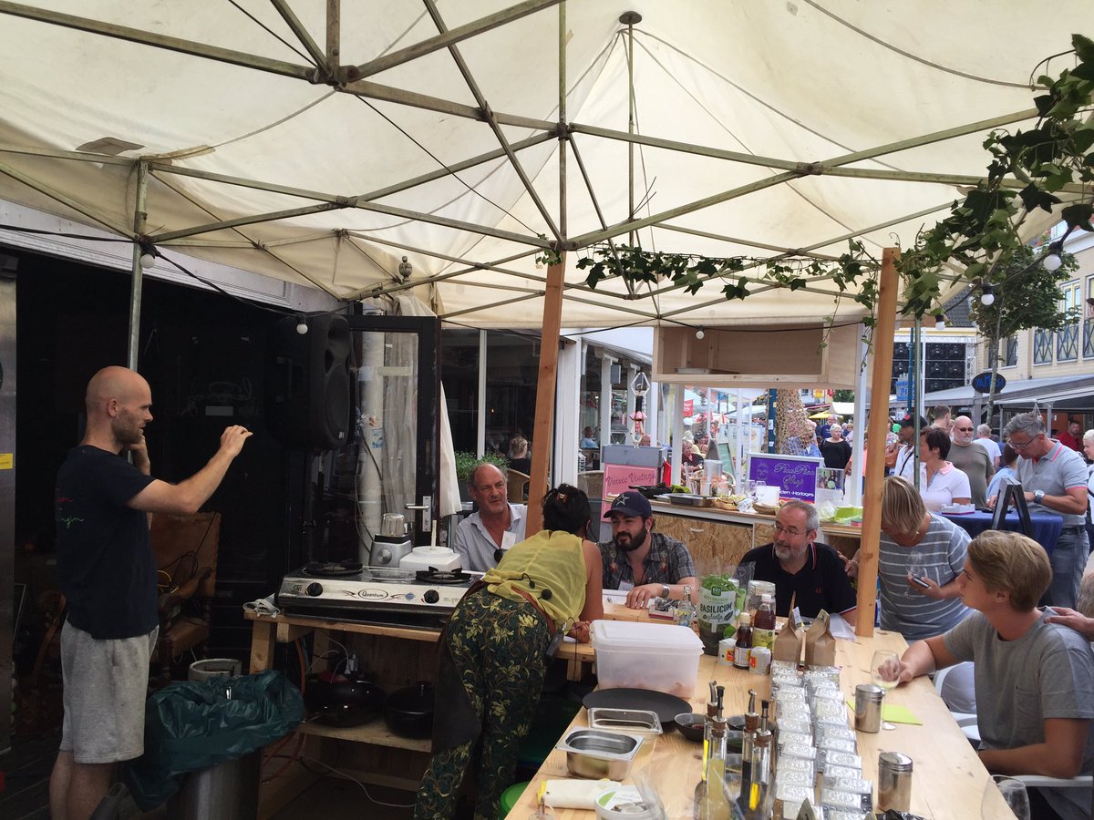 Met <a href="/joelbroekaert/">Joël Broekaert</a> en @ronaldgiphart jureren bij <a href="/TexelCulinair/">Texel Culinair</a>: de sushi's van Annekes Kitchen
