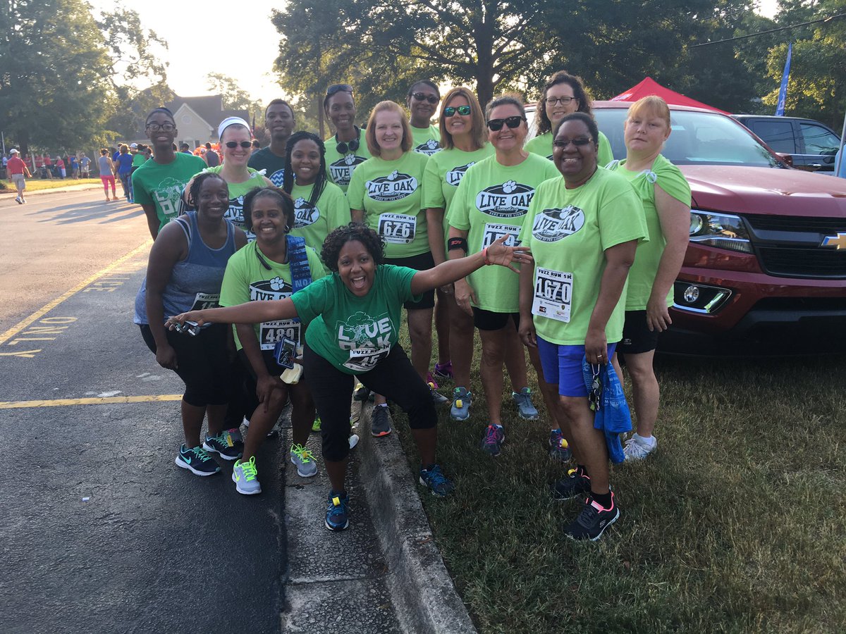 EdmistonDonna's tweet photo. #covingtonfuzzrun
Fun walking/running with these folks this morning for a great cause @LIVEOAKELEM #ncssbethebest https://t.co/AHoTzNKJTl