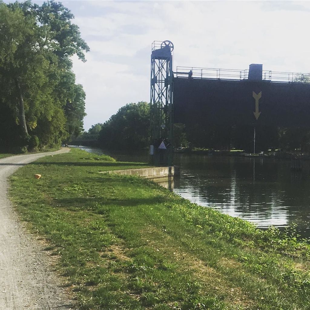 jessica_cutler's tweet photo. Borrowed @smallory4's "B" bike for an early morning spin along the #eriecanal in #rocheste… https://t.co/kvrJS48i4S https://t.co/CSDUsLUrxV