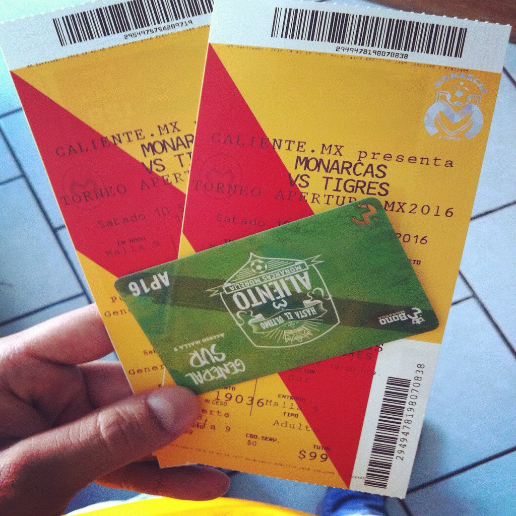VladimirRayo's tweet photo. Les llego la noche #InvasiónAMorelia #incomprables #tigresmanda 🐯👊 https://t.co/j05A73vByU