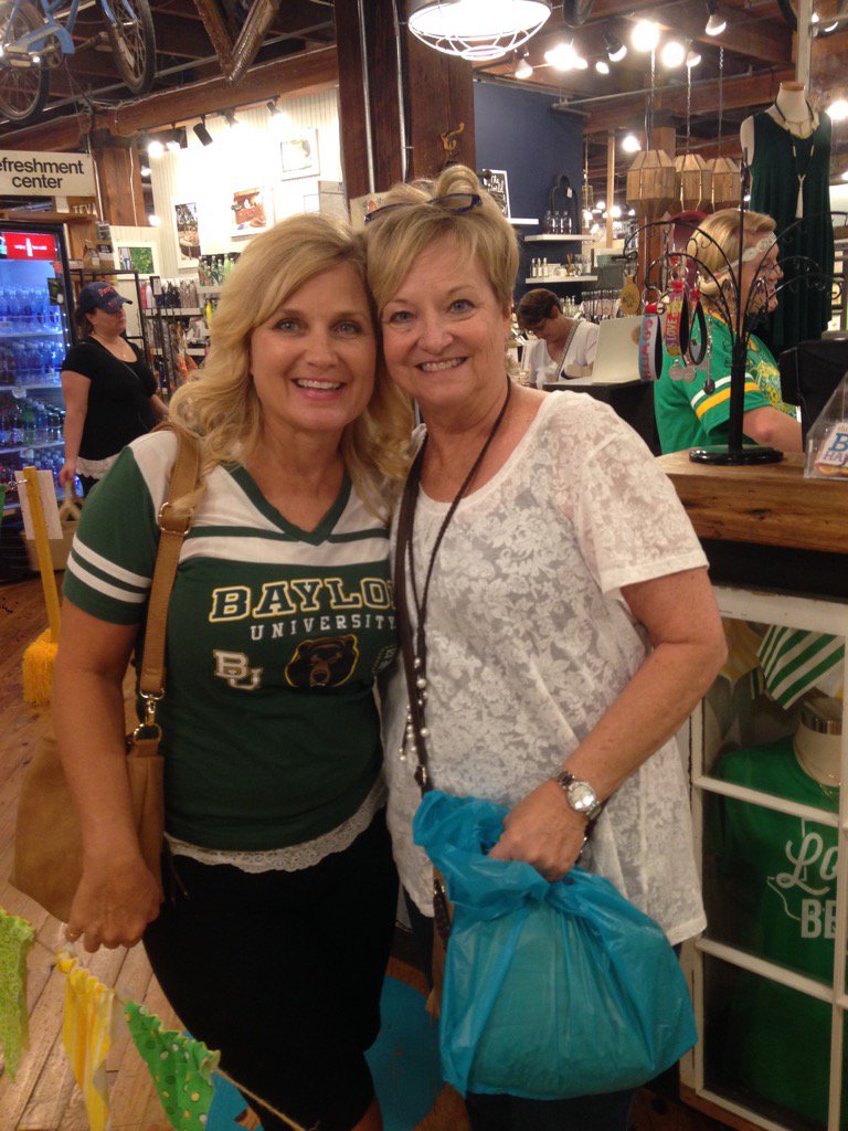 Loved meeting this sweet friend at Spice before the game. #sicembears #weareaphe