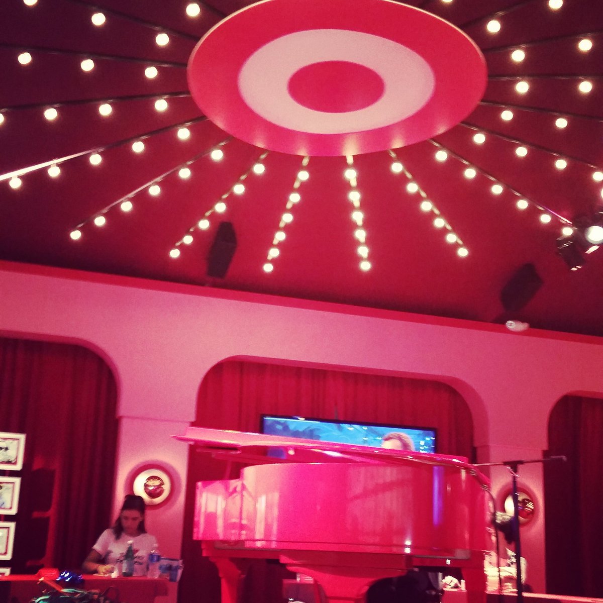 globalfashionch's tweet photo. At the #targetlounge #nyfw #ss17 https://t.co/XXZd8NpEx4