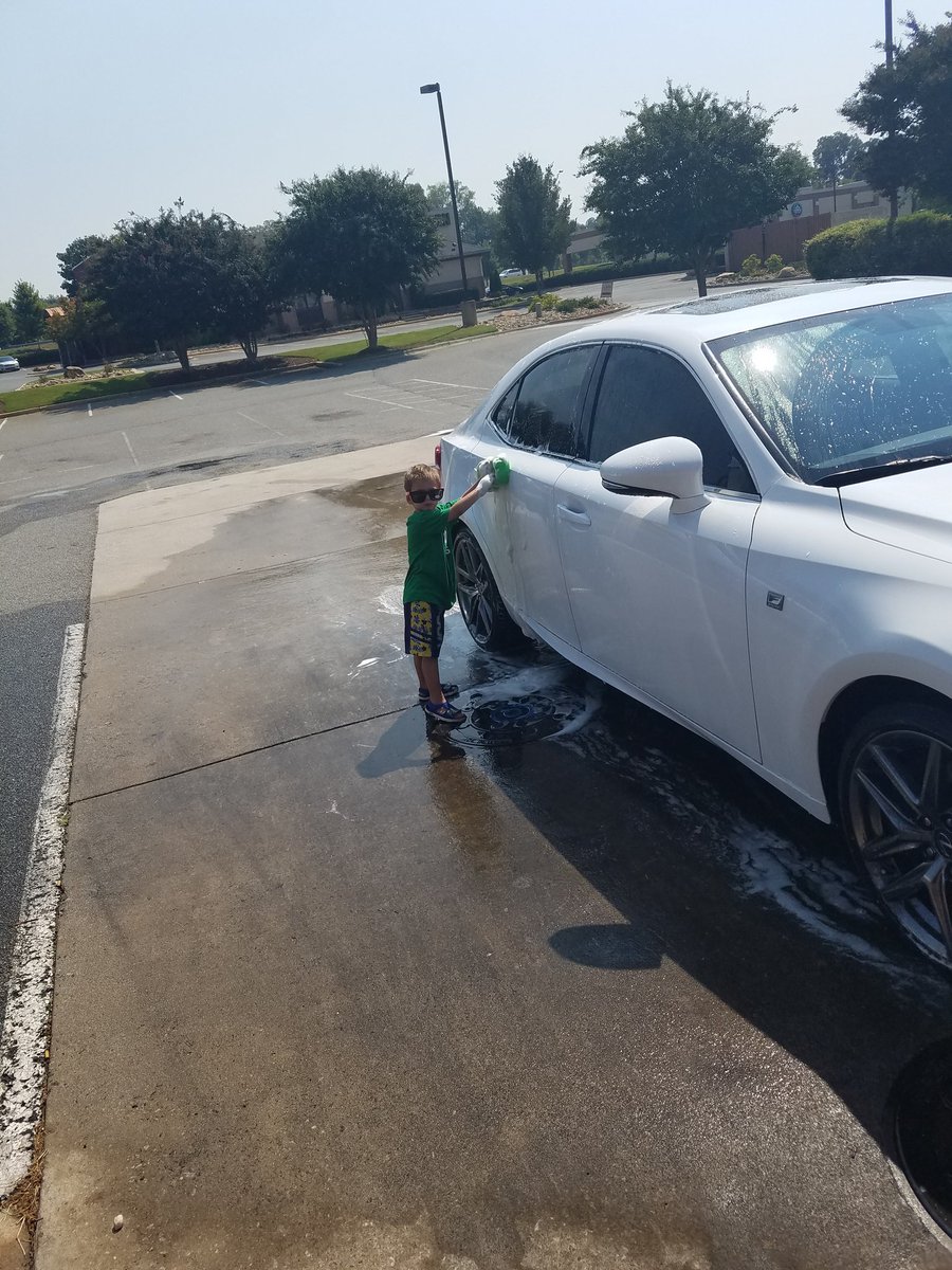 Kspangler791's tweet photo. St Jude's car wash!!!!  @Bonn714 @joshsantiaqo #chilislove #stjudes https://t.co/fL8jxpcFn6
