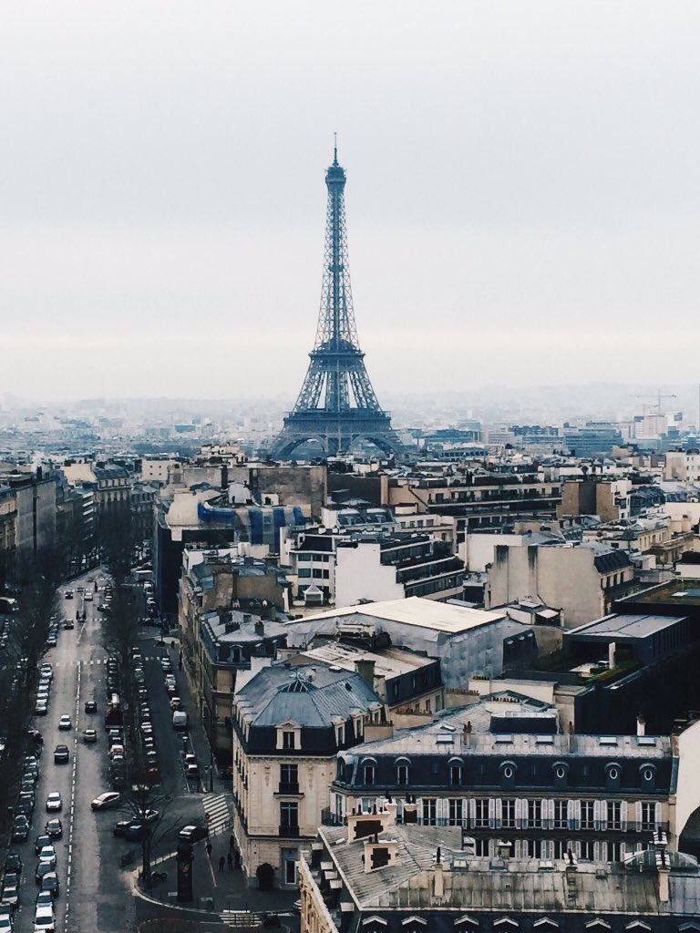 around__world's tweet photo. فرنسا 😍 https://t.co/XoJHKfi2IE