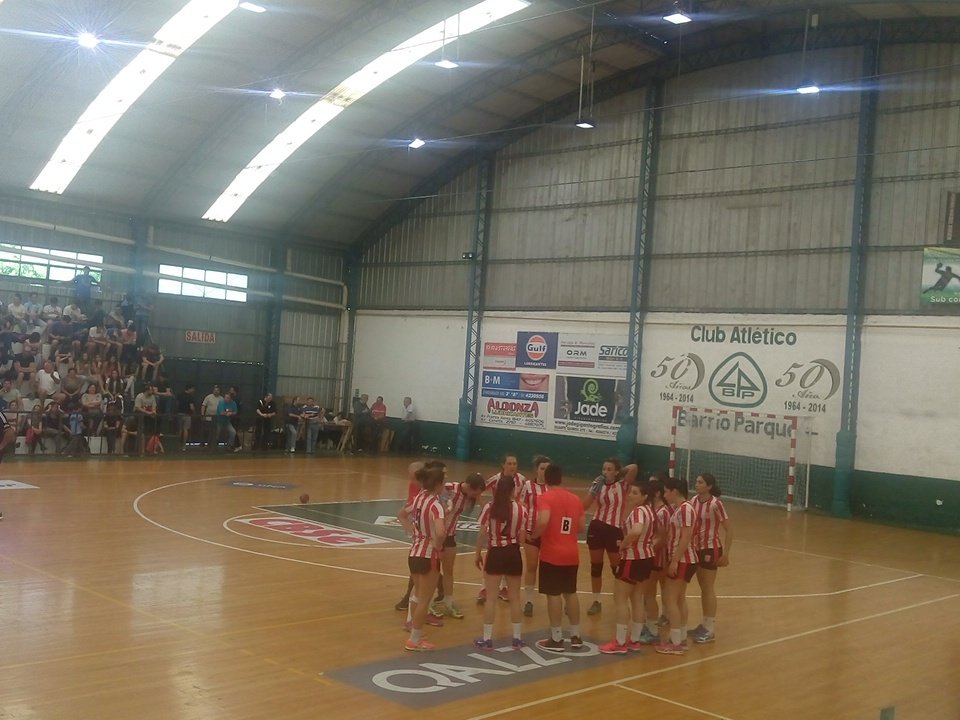 Final femenina en #BP|| <a href="/MarianoAcostaBM/">BM Mariano Acosta</a> 10 vs <a href="/EdelpHandball/">Handball Estudiantes de La Plata</a> 16 en 22' del ST.