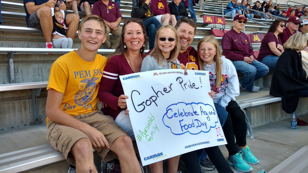 ValAarsvold's tweet photo. @GopherFootball fans!! @paarsvold and family! @cfansalumni proud! https://t.co/EYxgleJ1h7