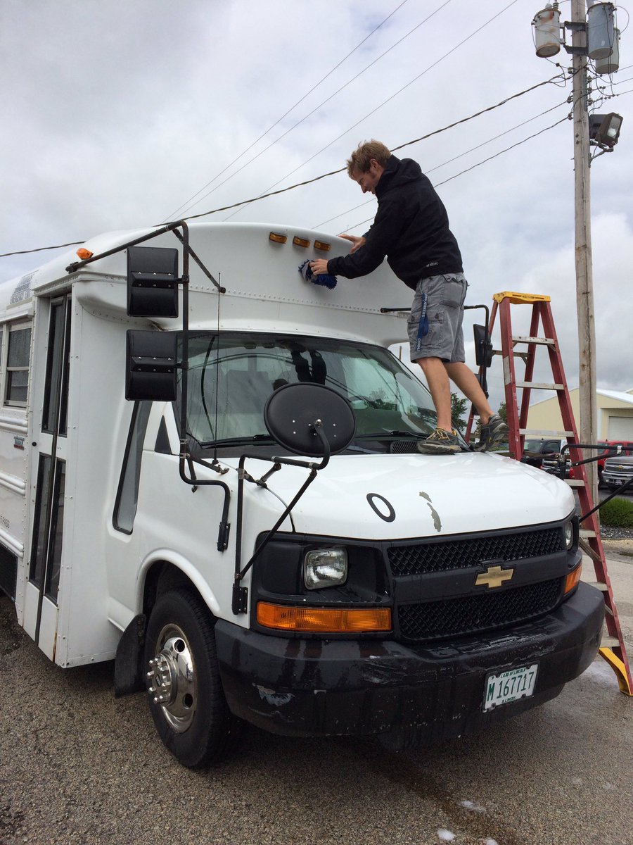 linaresl3's tweet photo. #buswash #smellslikecleanspirit  @CornjerkerBands https://t.co/NgSXChmRD0