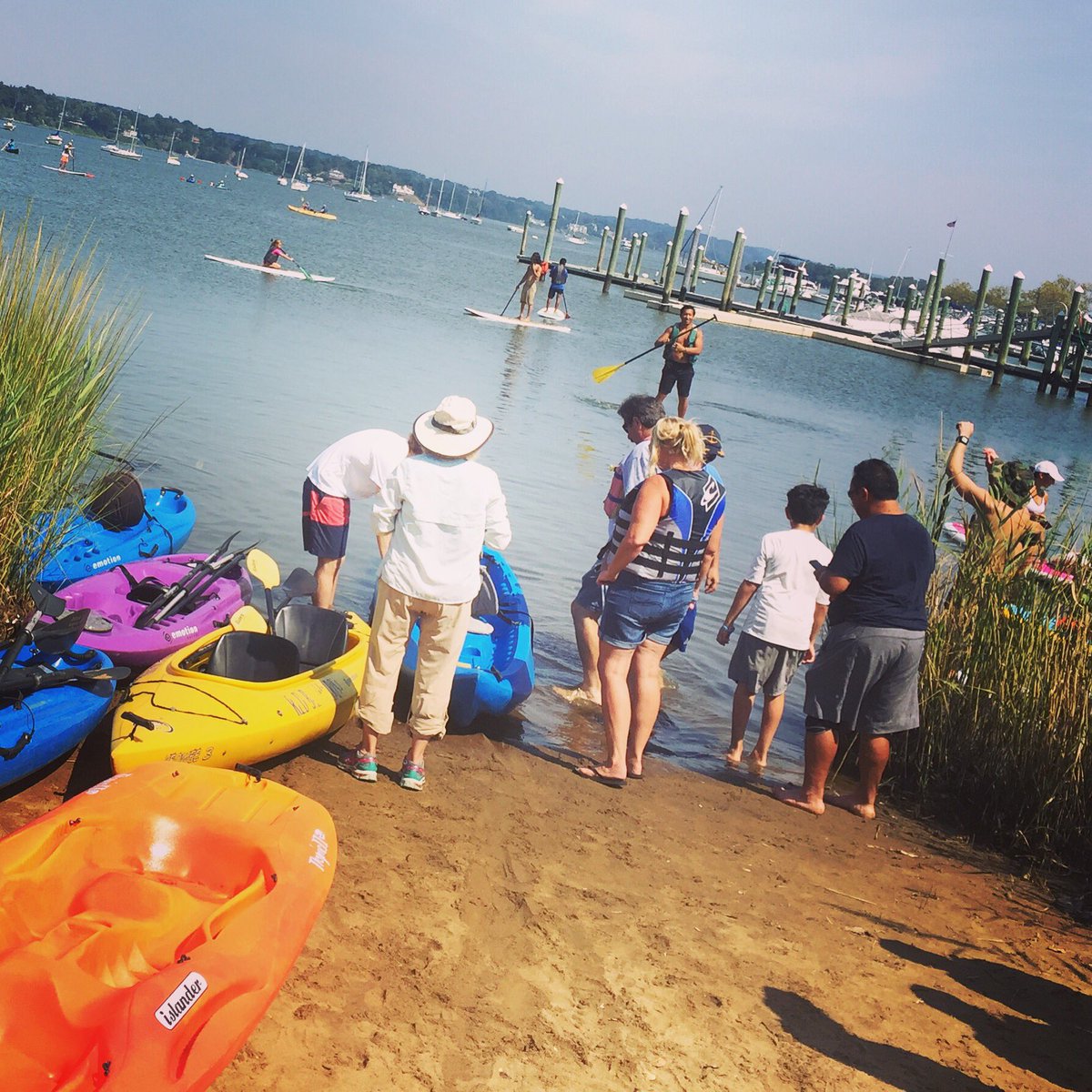 365redbank's tweet photo. As promised, it's a perfect day to #PaddletheNavesink at Maple Cove in #RedBank. 💦 https://t.co/Yv2CsGiVgb