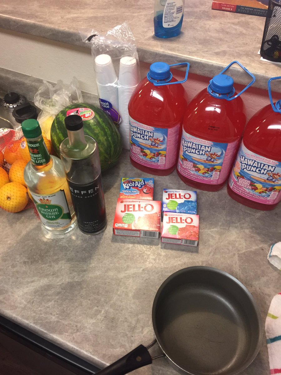 1PercyRobinson's tweet photo. #JelloShots for #Tonight #BigAssHouseParty #Tonight #TheEdge329 #usa20 #usa19 #usa18 https://t.co/yPRQMXTg0D