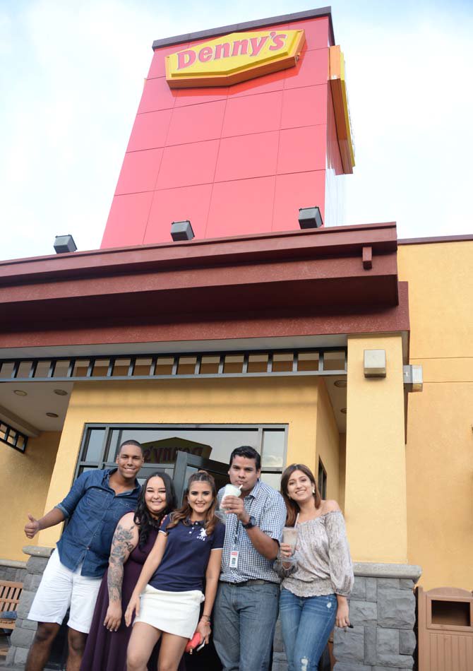 EldiarioHND's tweet photo. #EMPRESAS Dennys y sus innovaciones presenta los “Wednesday Milkshakes”→ https://t.co/E7El4uIhXG #MilkshakeWednesday https://t.co/1cEonQHARl