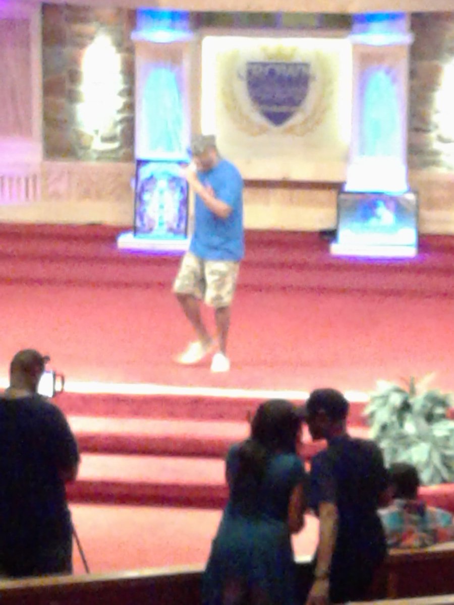 iamdj180's tweet photo. Reggie Hicks on stage at the NAP new artist showcase! #nap11 https://t.co/trC6kCSYGE