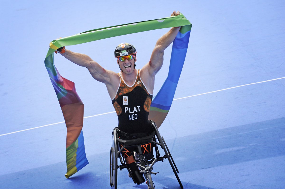 #gold @jetzeplat #silver @GeertSchipper en wat een debuut van triatlon op de Spelen! teamnl.org/artikelen/2016… #TeamNL