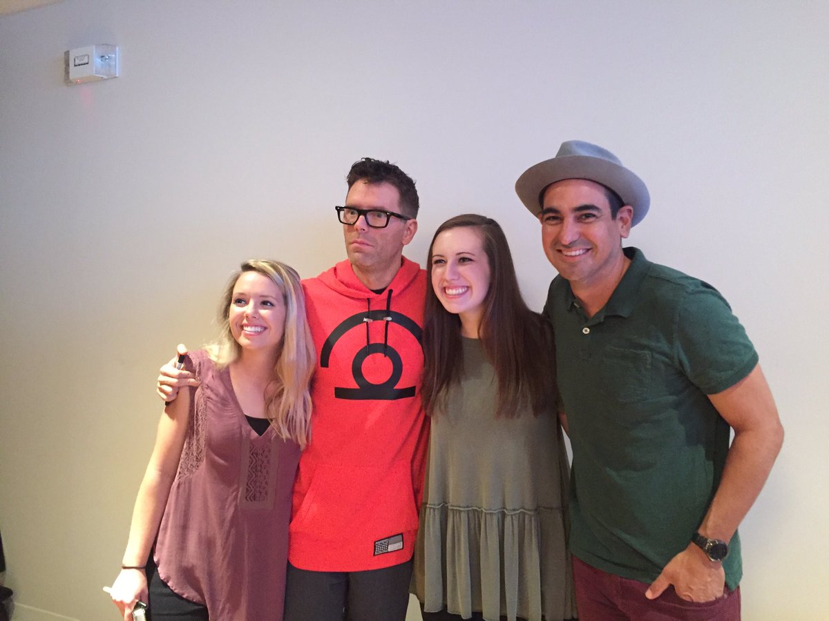 hannahe2214's tweet photo. The rest of us didn't get @bobbybones' memo...🤔 #pimpinjoy #makeafunnyface https://t.co/Y2BnYpHZHv