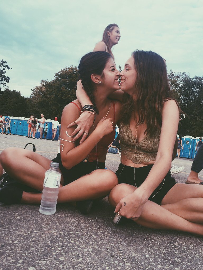 AdeenaCibian's tweet photo. Girls who rave together, stay togetherπππ #froshcircus https://t.co/sJMZdLgNgA