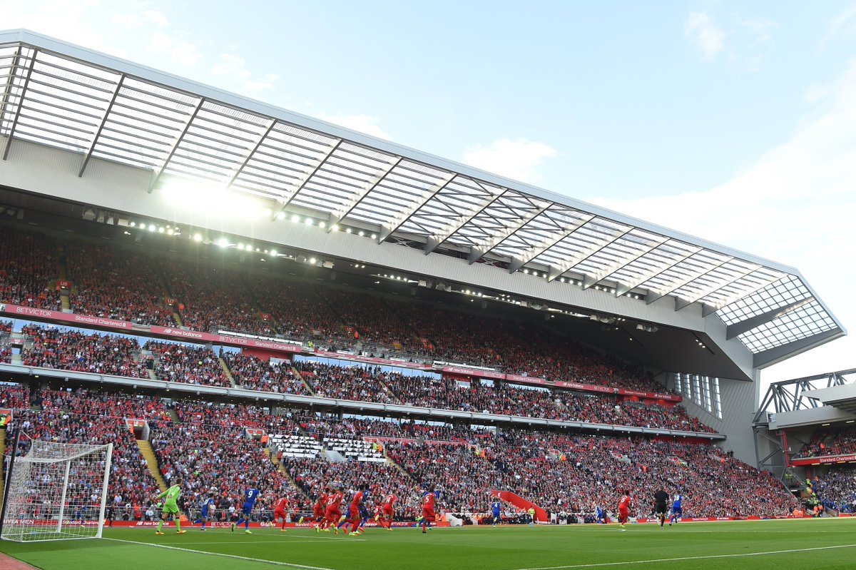 🎶 POETRY IN MOTION rings around Anfield. Tremendous noise. 🎶 #LFCvLCFC