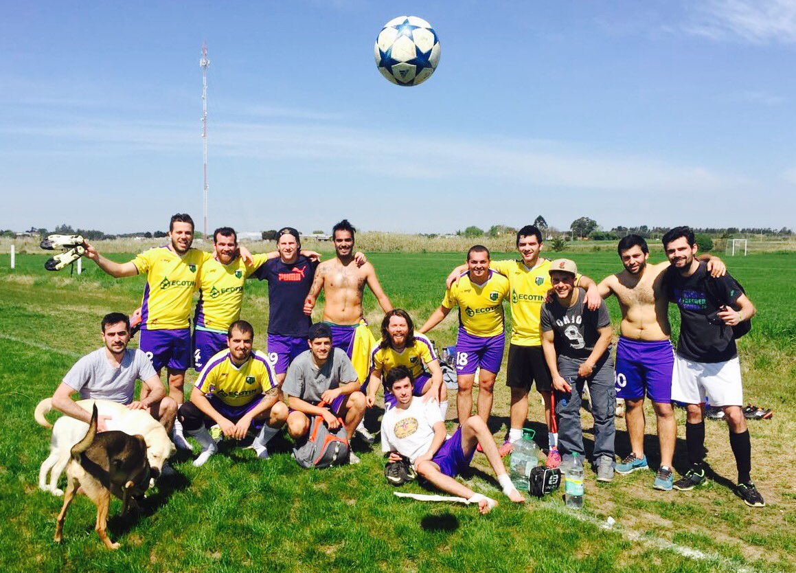 pichelasFC's tweet photo. Y un día volvimos a ganar 💪🏼😂⚽️

2 goles de discoteca Lagomarsino y 2 del 🚖 Pipo. 

Vamos los Piche! https://t.co/7FGWBBhGpa