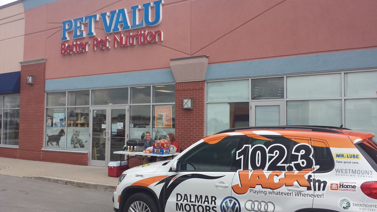 TalkingTiguan's tweet photo. Stop by @petvalu at Commissioners &amp; Highbury for a Hot Dog #BBQ raising funds for Charity Cat!
#ldnont @KathiFindlay https://t.co/LDb1FFTyvG