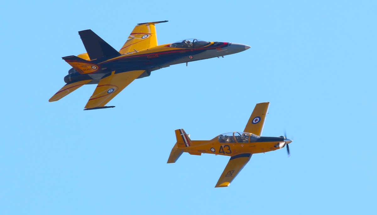 Kent_YVR's tweet photo. .@RCAF_ARC #CF18 #Hornet and #CT156 #Harvard II @abbyairshow #BCATP #tribute #livery #188761 #156126 #YXX https://t.co/Q0YGVJFgOH