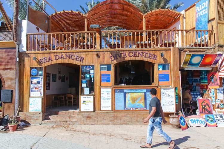 YouScube's tweet photo. Dive Centers-What to Know - https://t.co/kBaPpRav4p https://t.co/DYUarrnxBf