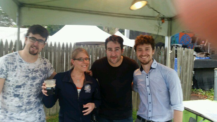 moira91's tweet photo. This makes me very happy! @socksmusic #PghIrishFest #socksinthefryingpan #theseguyscanjam https://t.co/8CzLE9AVBY