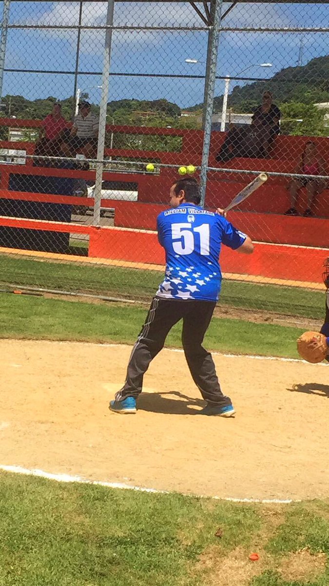 VillafanePR's tweet photo. Hoy en el momento en que Los #PalmaPower ganamos el juego de sóftbol ante el equipo de la prensa @pnp_pr https://t.co/gT5rGX326A