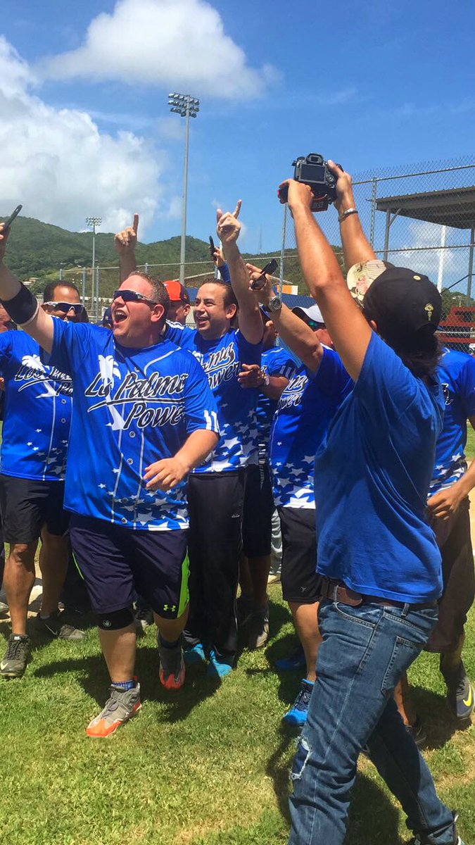VillafanePR's tweet photo. Hoy en el momento en que Los #PalmaPower ganamos el juego de sóftbol ante el equipo de la prensa @pnp_pr https://t.co/gT5rGX326A