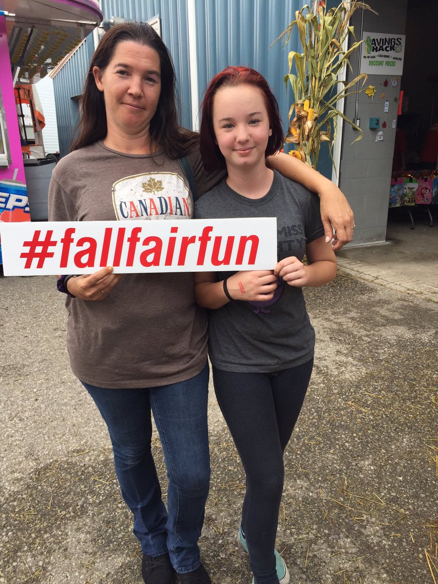 ywcacambridge's tweet photo. Some mother daughter fun @Cambridgefair #fallfairfun @ywcacambridge Twitter booth #cbridge #kwawesome https://t.co/IH0zd4QX6m