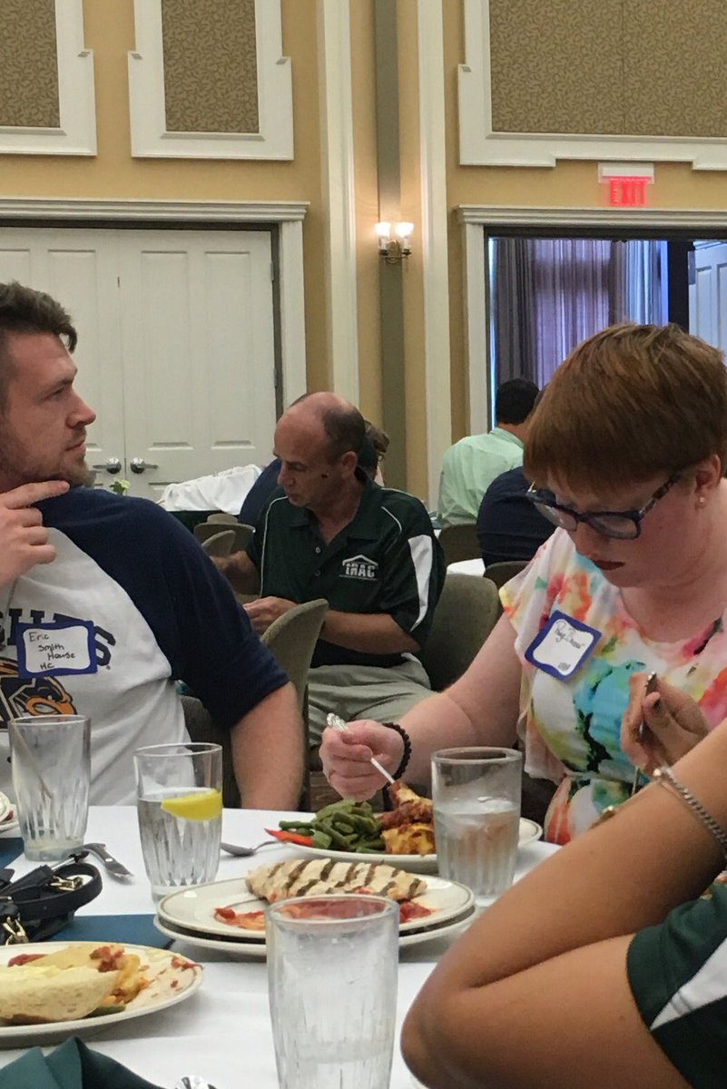 SandManCitings's tweet photo. And we have a #SandmanSighting at the Hall Council Retreat! https://t.co/4uINpqsXZp